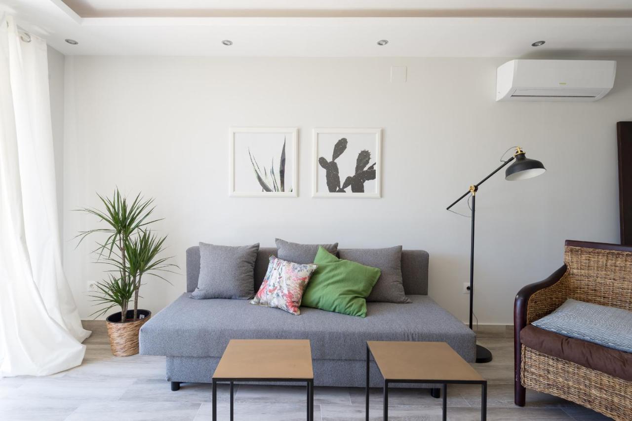 פואנגירולה Malagasuite House Pool מראה חיצוני תמונה