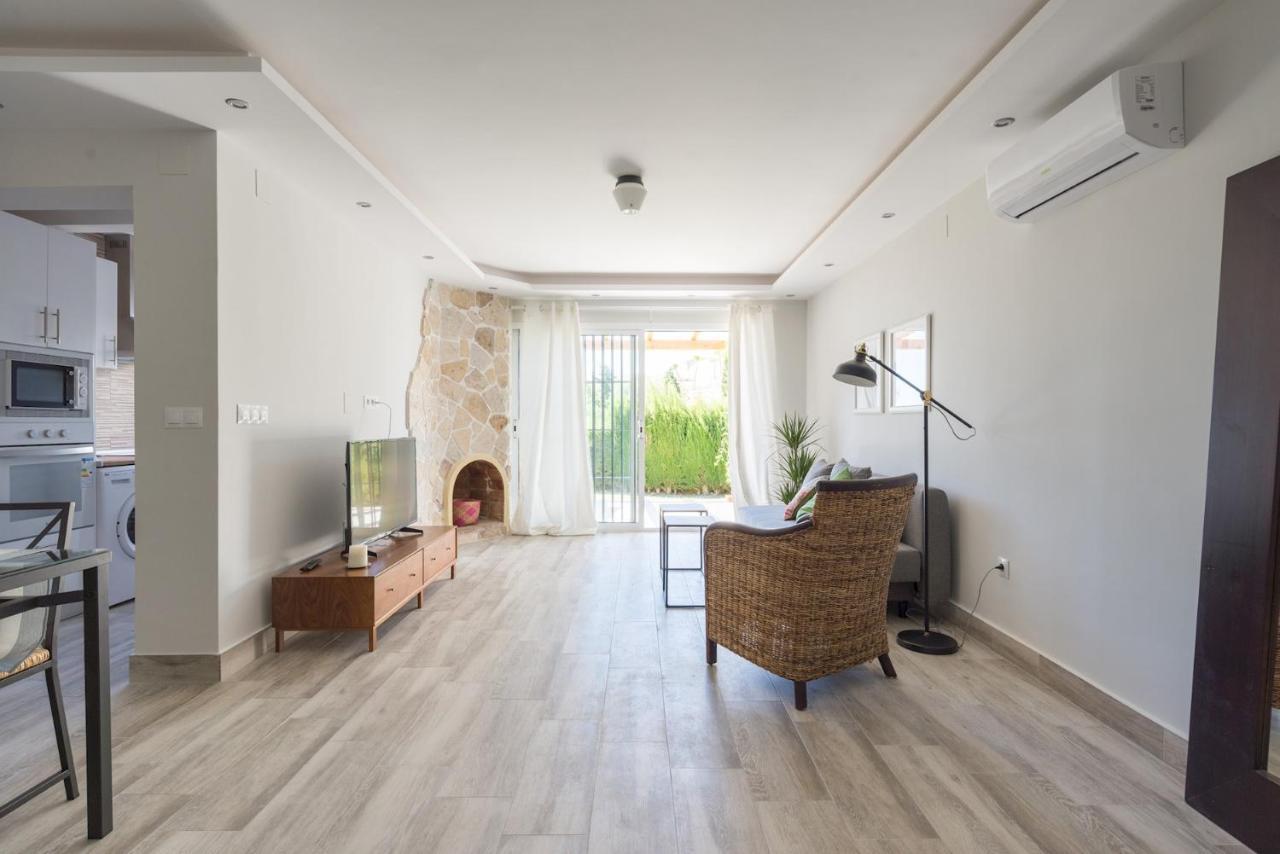 פואנגירולה Malagasuite House Pool מראה חיצוני תמונה