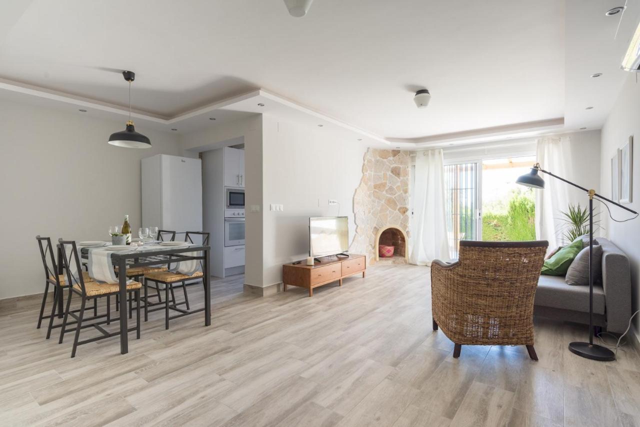 פואנגירולה Malagasuite House Pool מראה חיצוני תמונה