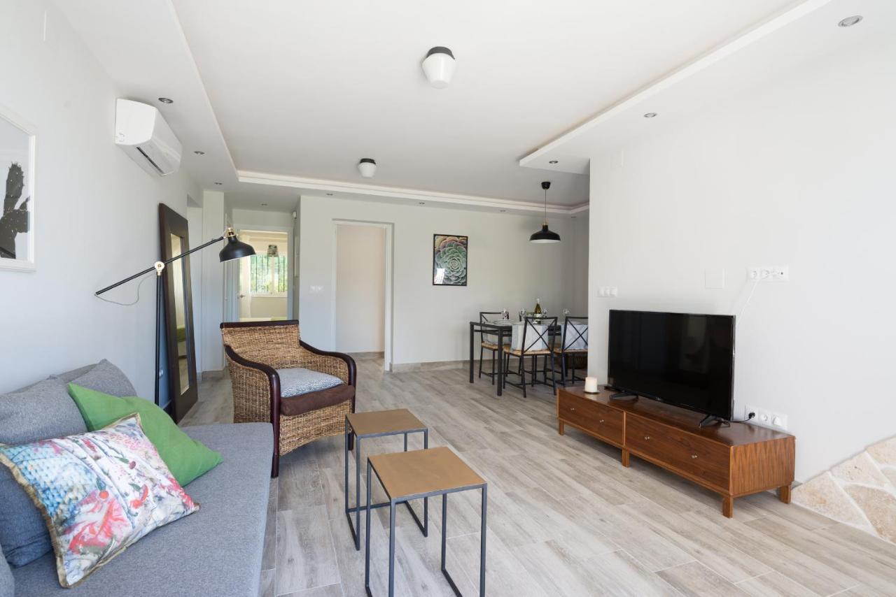 פואנגירולה Malagasuite House Pool מראה חיצוני תמונה
