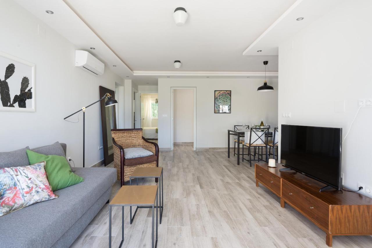 פואנגירולה Malagasuite House Pool מראה חיצוני תמונה